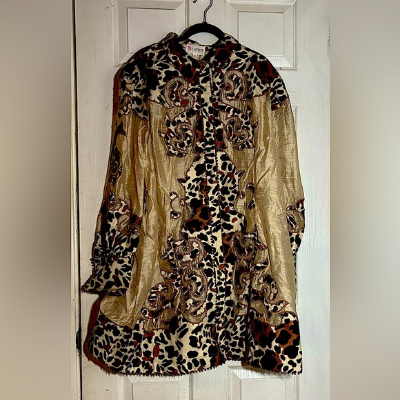 Leopard print Mini Dress with beautiful button detail and print. - Picture 1 of 1